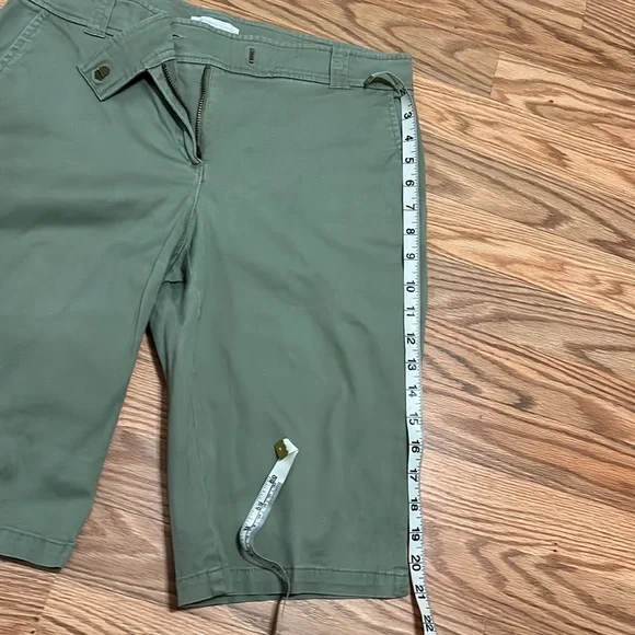 New York and company sage green shorts size 6 - Picture 7 of 7